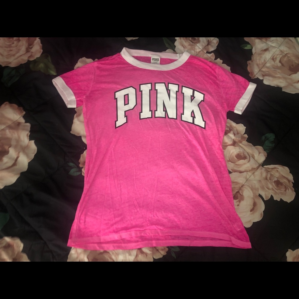 LNWOT PINK VS TEE (MEDIUM)